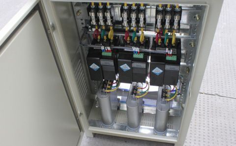 如何選擇補償電力電容器的控制方式？